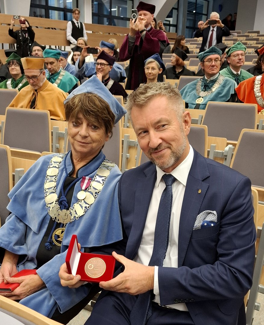 Krzysztof Garbacz z prof. Ewą Walińską