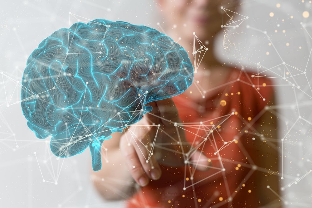 Zdjęcie przedstawia kobietę i obraz nawiązujący do sztucznej inteligencji