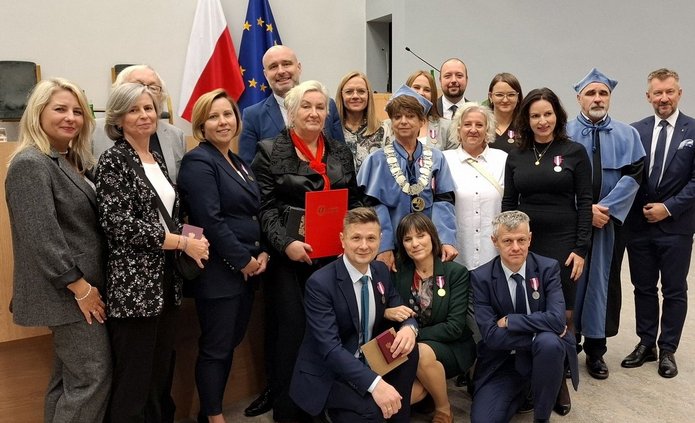 Zdjęcie grupowe odznaczonych osób