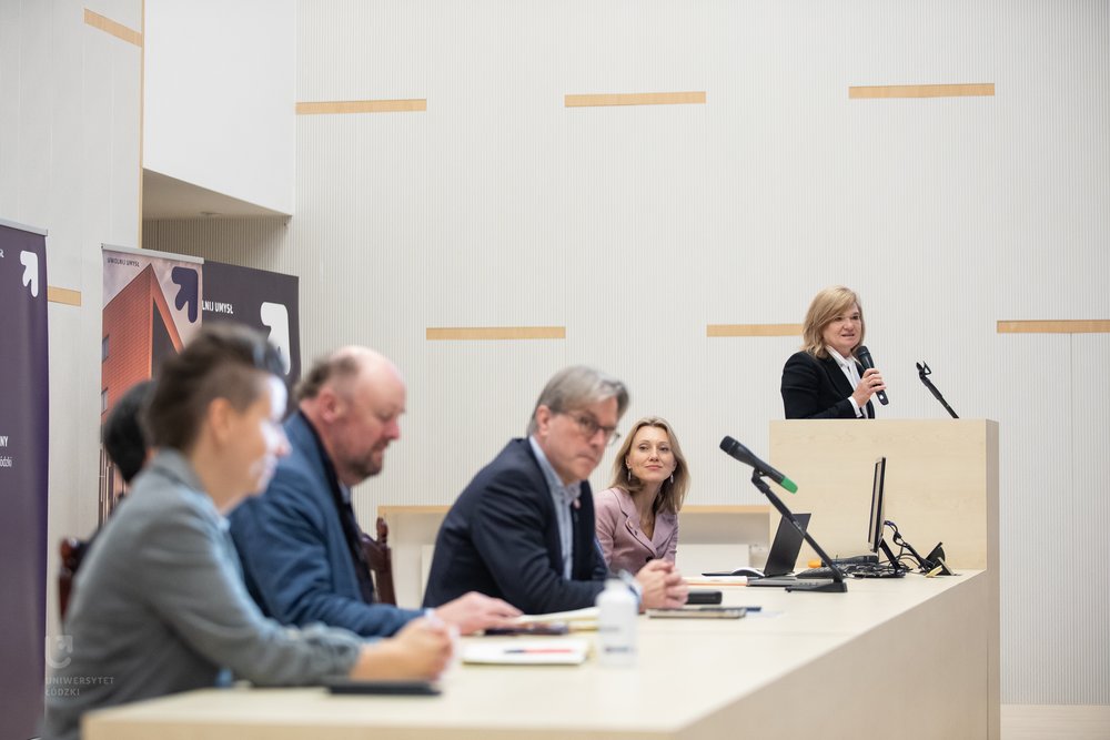 rektor UŁ podczas zakończenia konferencji UNIC 2.0