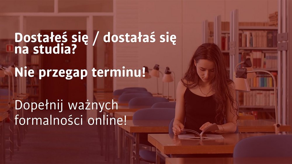 czytelnia biblioteczna, przy stole siedzi dziewczyna