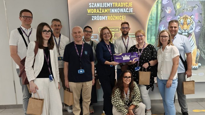 Zdjęcie grupowe - pracownicy KL podczas wizyty studyjnej