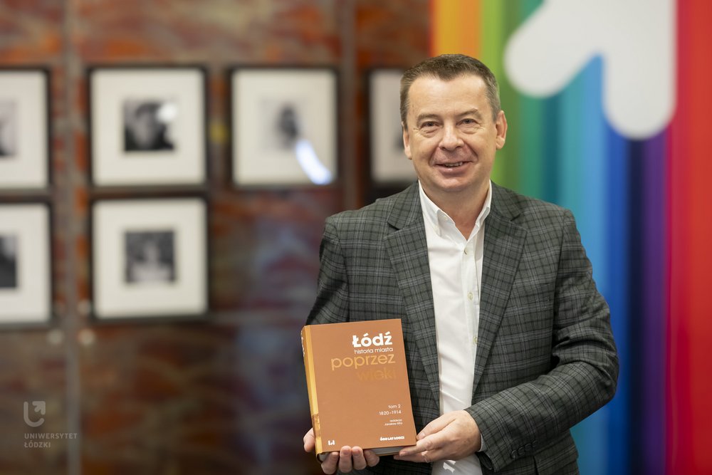 prof. Jarosław Kita prezentuje 2. tom monografii o Łodzi