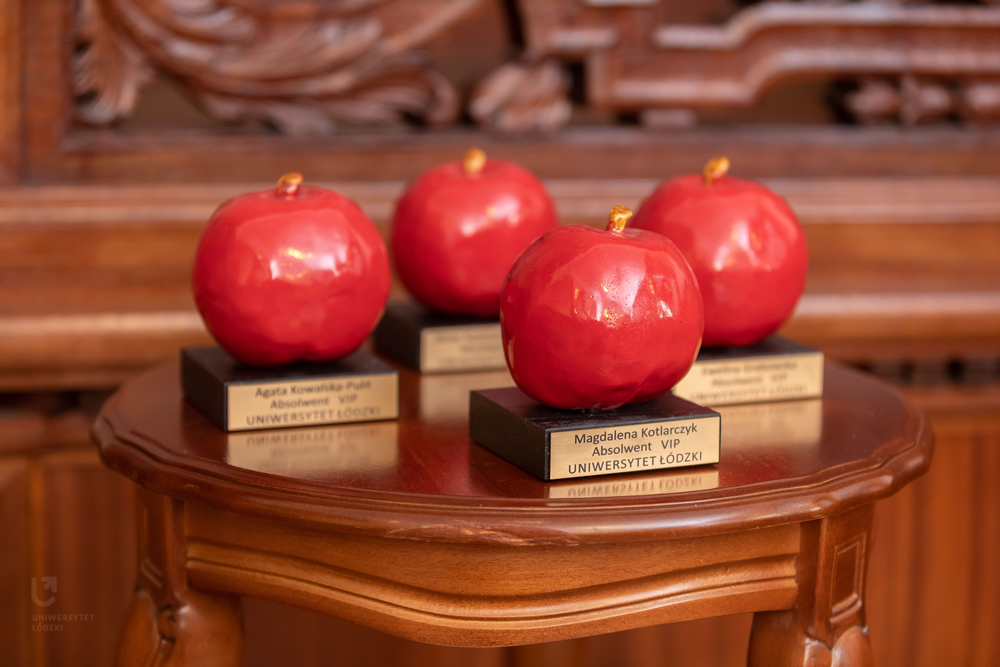 red apples of the VIP Alumni programme