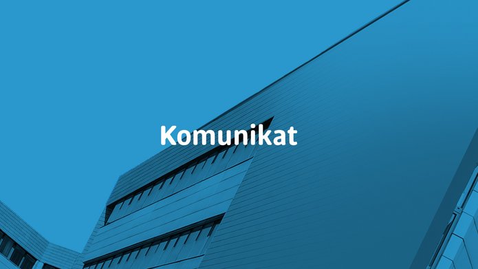 hasło Komunikat na tle budynku