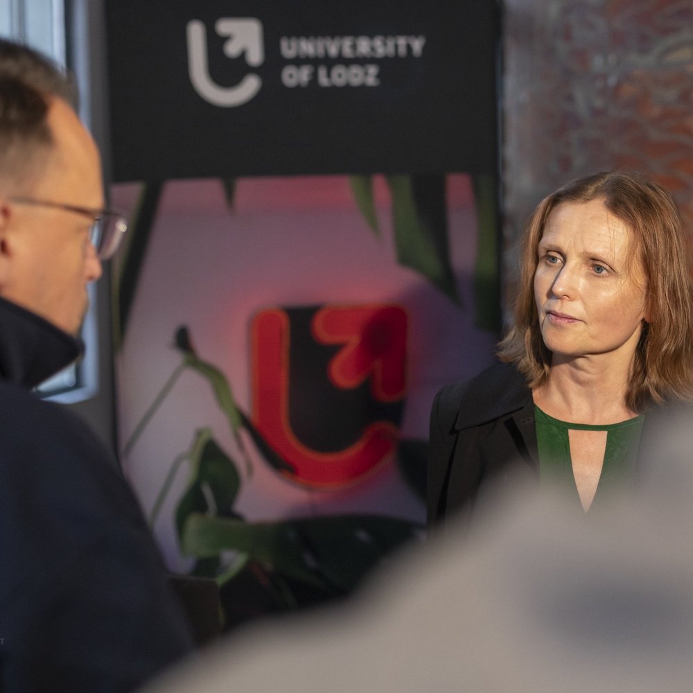 dr hab. Paulina Matera, prof. UŁ podczas rozmowy z dziennikarzem