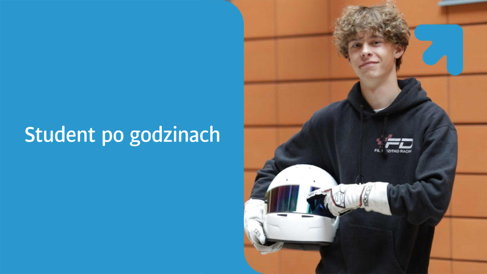Młody mężczyzna z kaskiem samochodowym w ręce