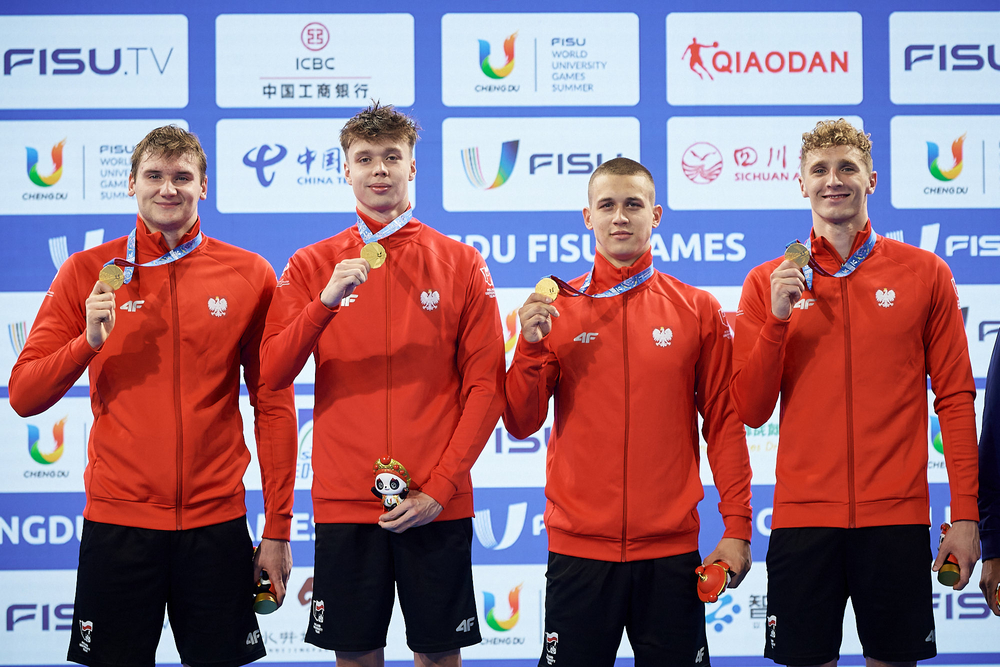 sportowcy po dekoracji medalami sportowcy po dekoracji medalami