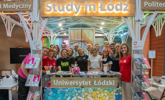 a group photo next to the joint stand Study in Lodz