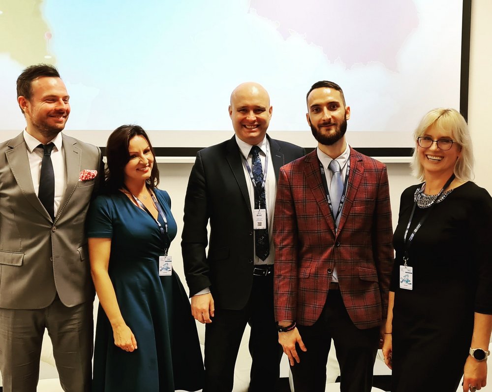 Zdjęcie grupowe XIV Europejskie Forum Gospodarcze – Łódzkie 2021