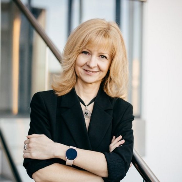 a portrait photo of Dr Dominika Kaczorowska-Spychalska, Associate Professor at the University of Lodz