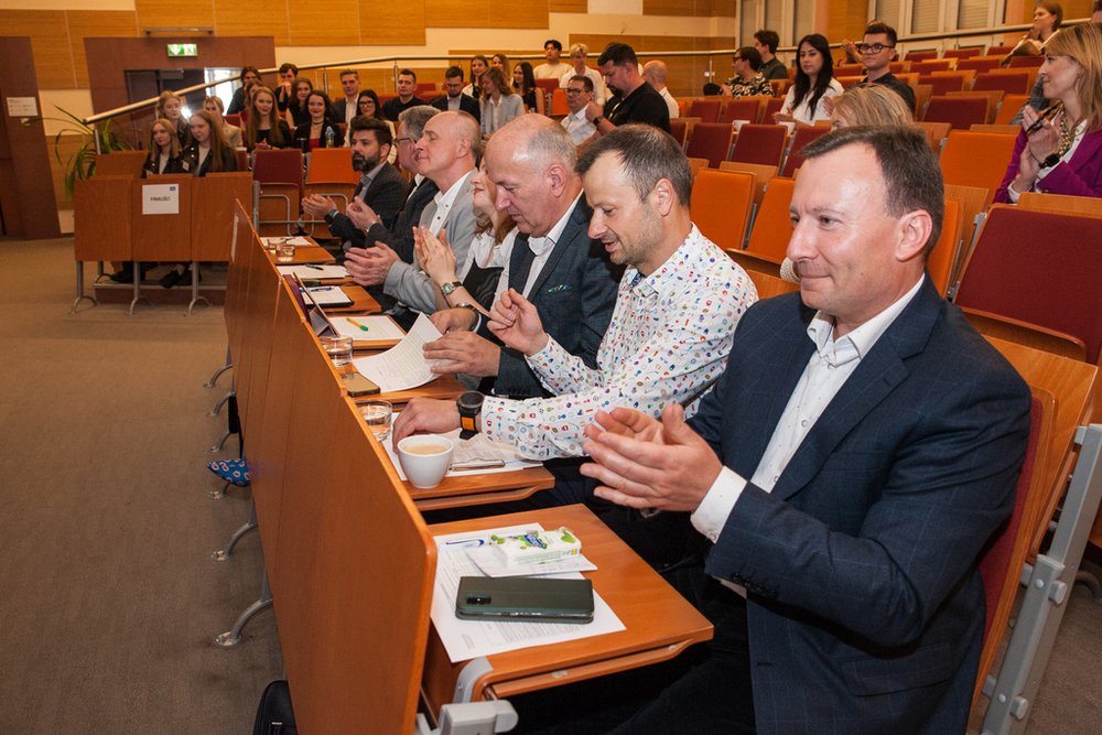 Laureaci i jurorzy konkursu EksocStartUP!