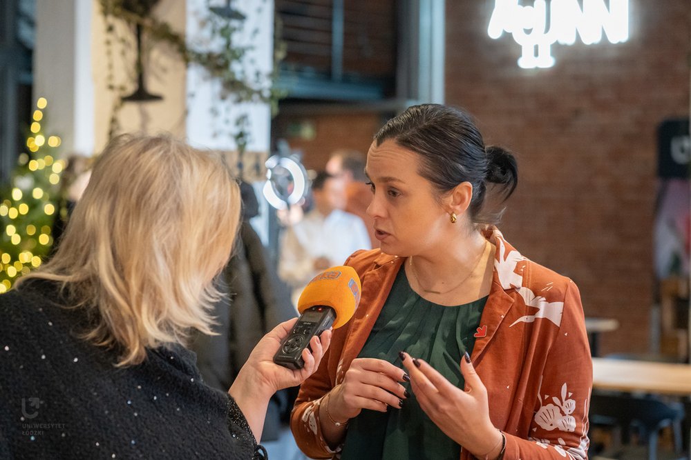 Dr Alicja Piotrowska (WF-H) w rozmowie z dziennikarką