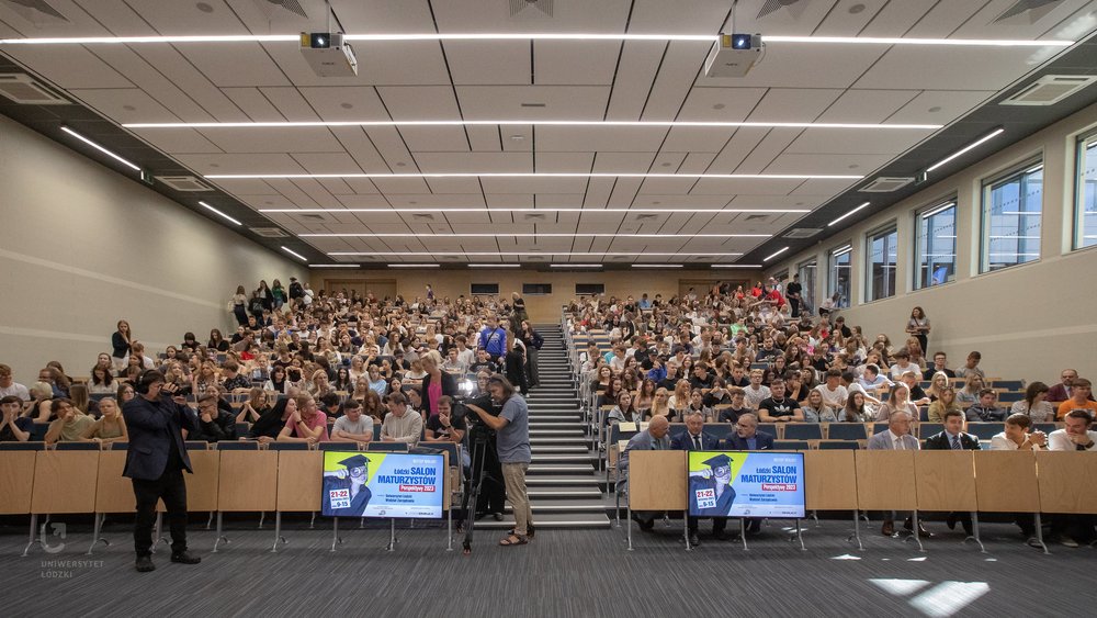 a full Assembly Hall at the Faculty of Management during Salon Maturzystów