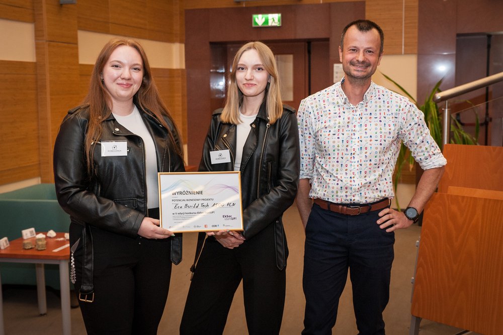 Laureaci i jurorzy konkursu EksocStartUP!