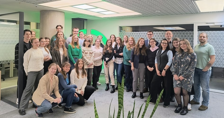 uczestnicy i trenerzy na wspólnym zdjęciu