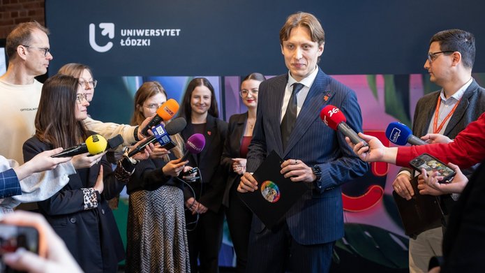 Brieding prasowy marcowego śniadania prasowego UŁ