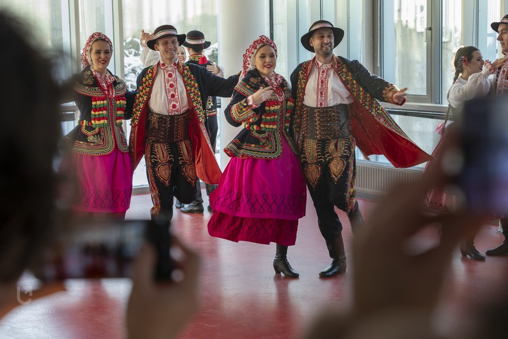 Akademicki Zespół Pieśni i Tańca Uniwersytetu Łódzkiego „Kujon" podczas występu pokazowego