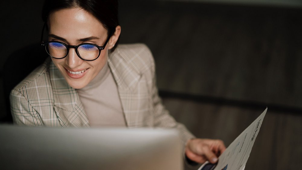 a decorative element: a woman in front of a computer screen