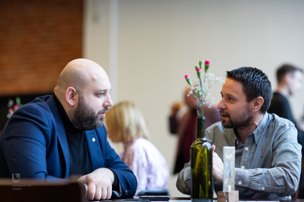 Dr Paweł Stępień (WSMiP) rozmawia z dziennikarzem PAP