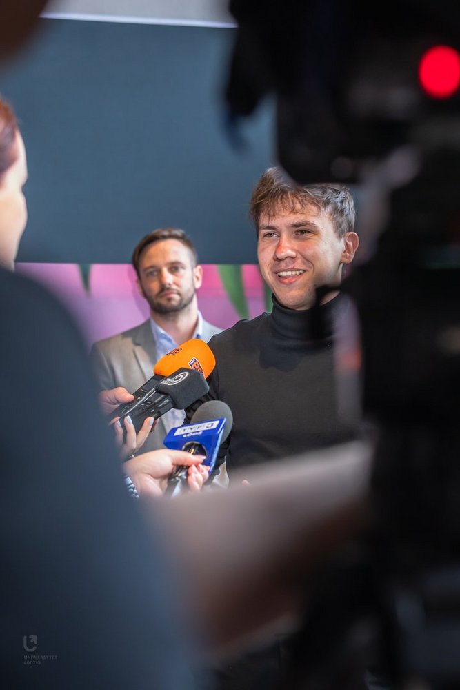 Stanisław Ciuksza podczas briefingu prasowego