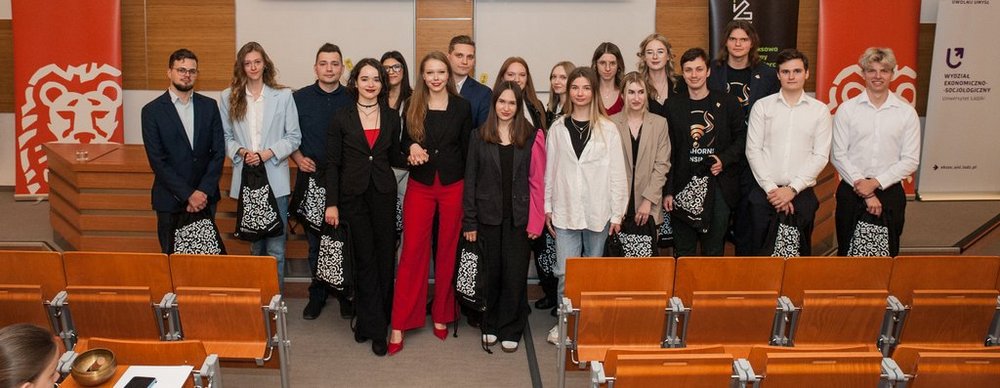 Laureaci i jurorzy konkursu EksocStartUP!