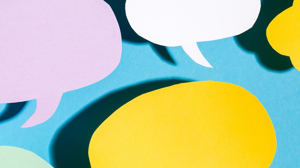 ikonki chmurek czatu na niebieskim tle