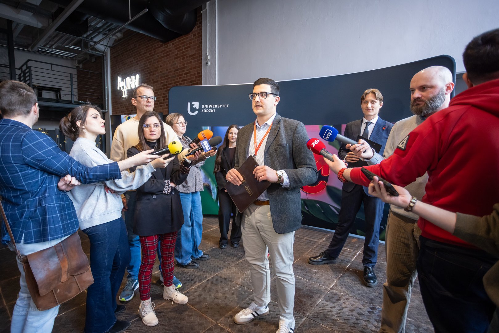 Mieczysław Pakosz (Centrum Rekrutacji UŁ) podczas briefingu prasowego