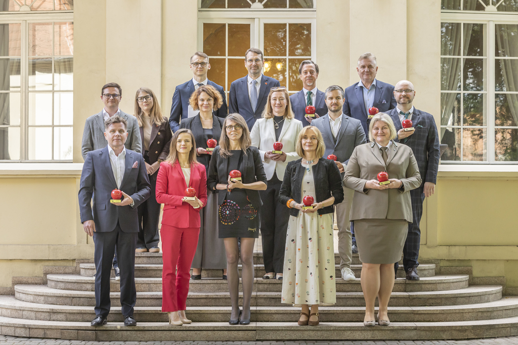 Zdjęcie grupowe absolwentów VIP