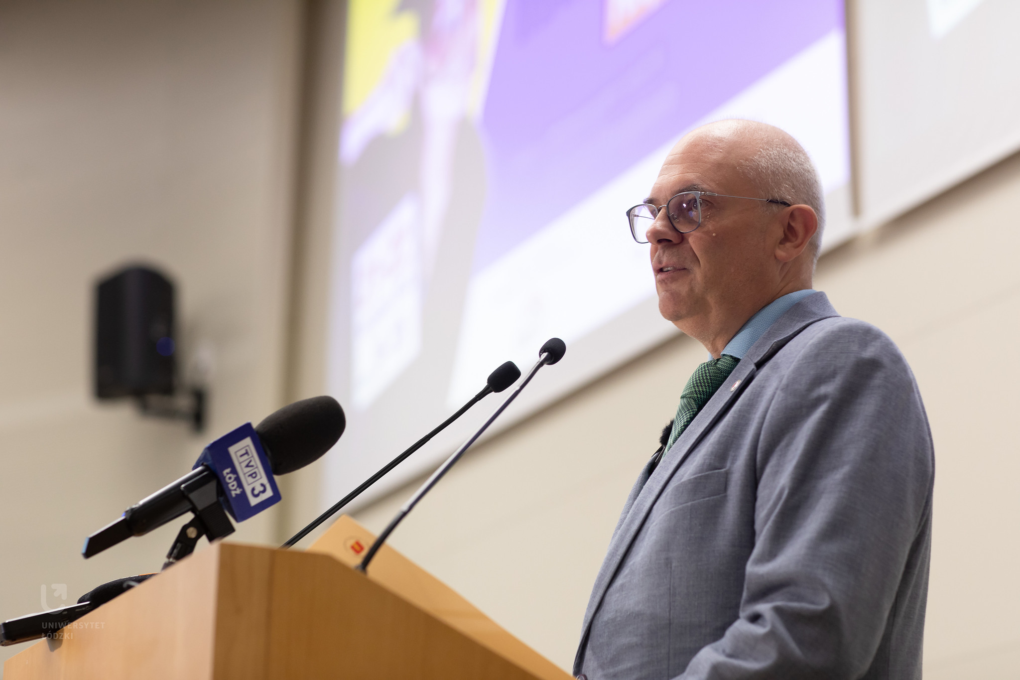 Prof. Rektor Zakrzewski delivering a speech during the official opening of "Salon Maturzystów"